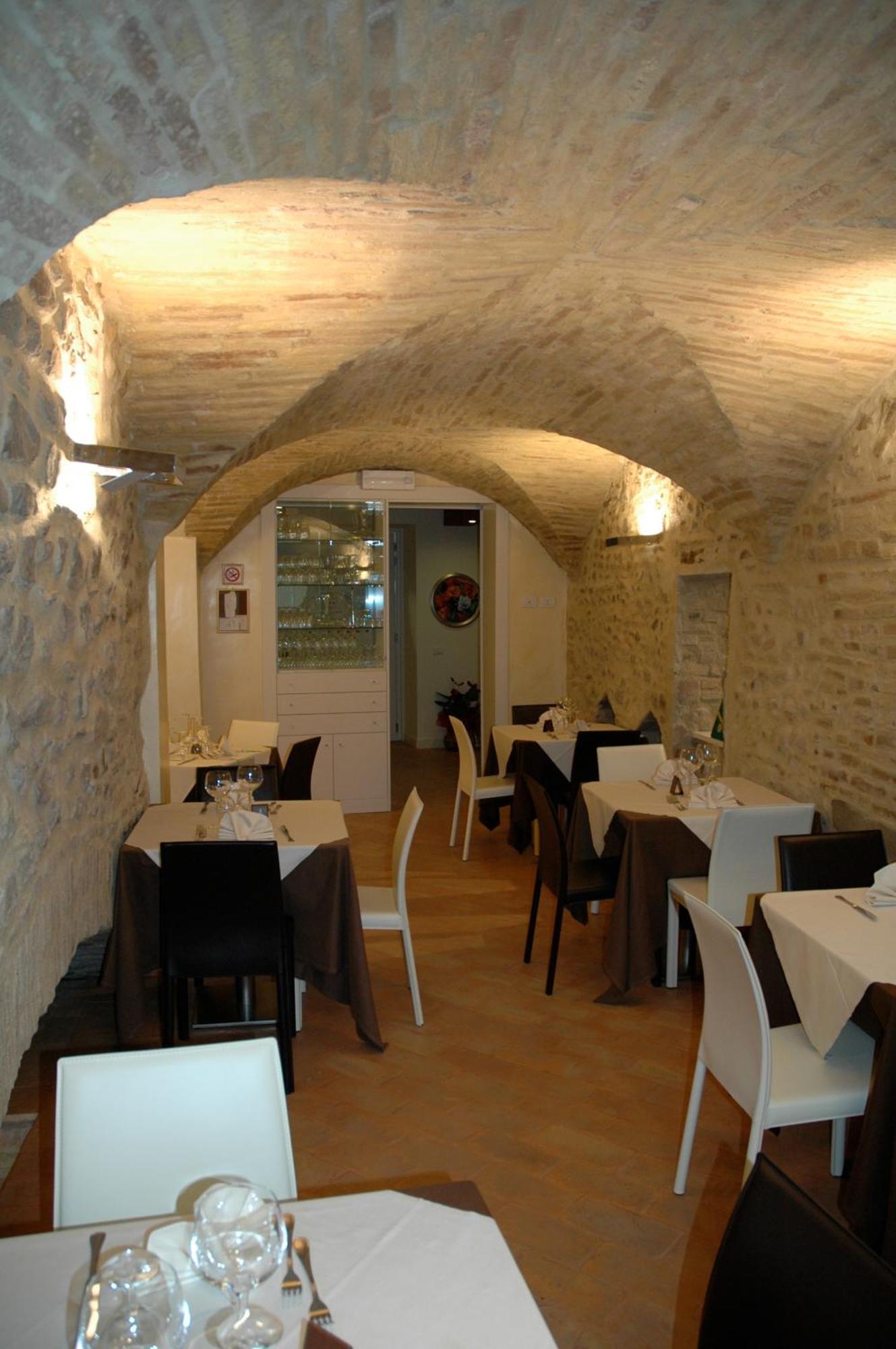 Oro Rosso Hotel Ristorante มอนเตฟัลโก ภายนอก รูปภาพ